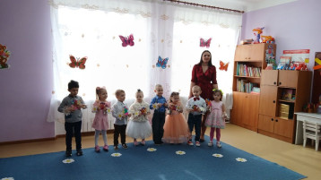 «Мамочка любимая, солнышко моё!» Праздничный утренник к 8 Марта во второй младшей группе «Мамочка любимая, солнышко моё!» Праздничный утренник к 8 Марта во второй младшей группе.
